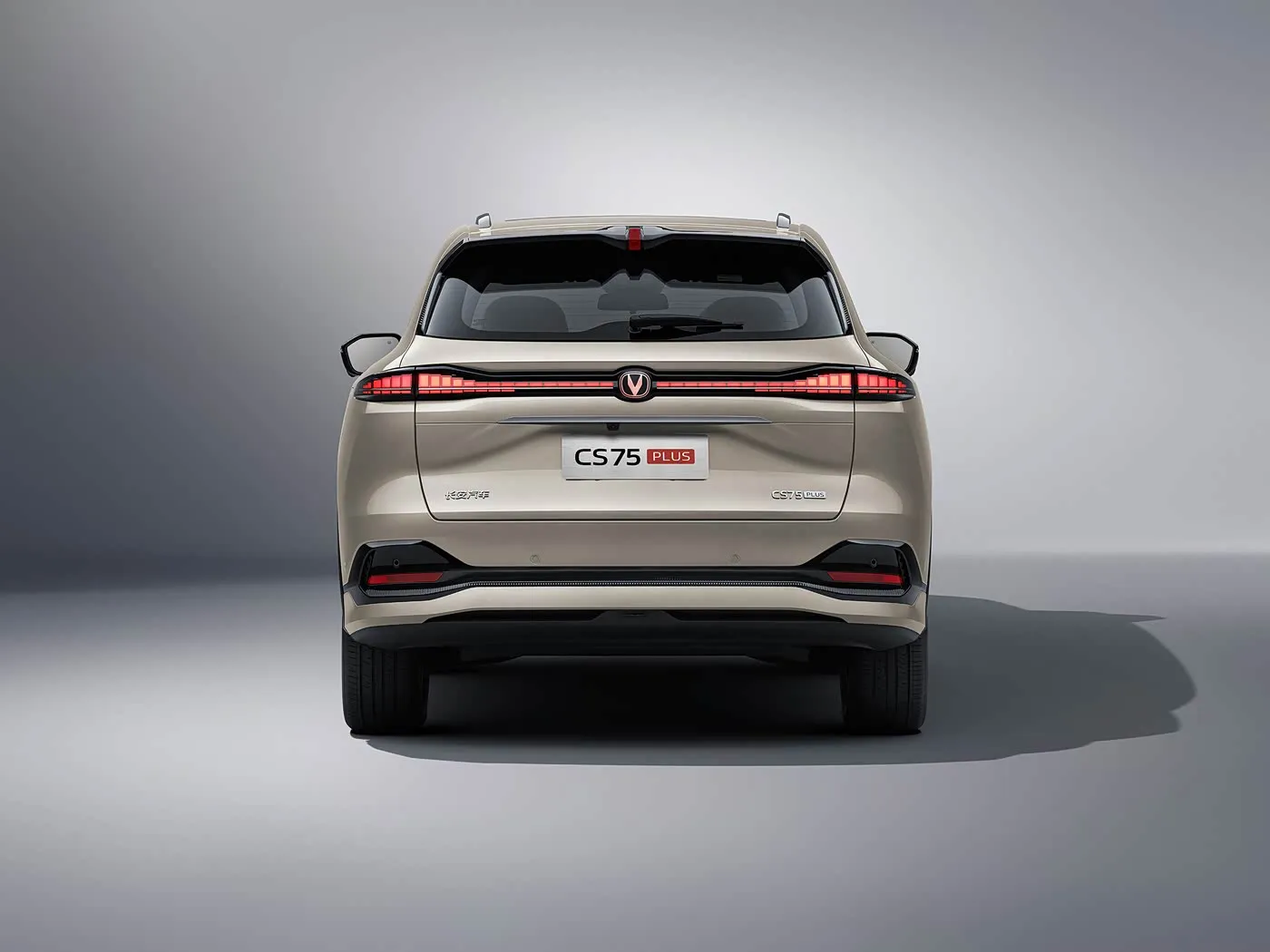 Changan Cs75 wongeyeho 1.5t / 2.0t compact suv hamwe na l2.5 Fasha, 15.6