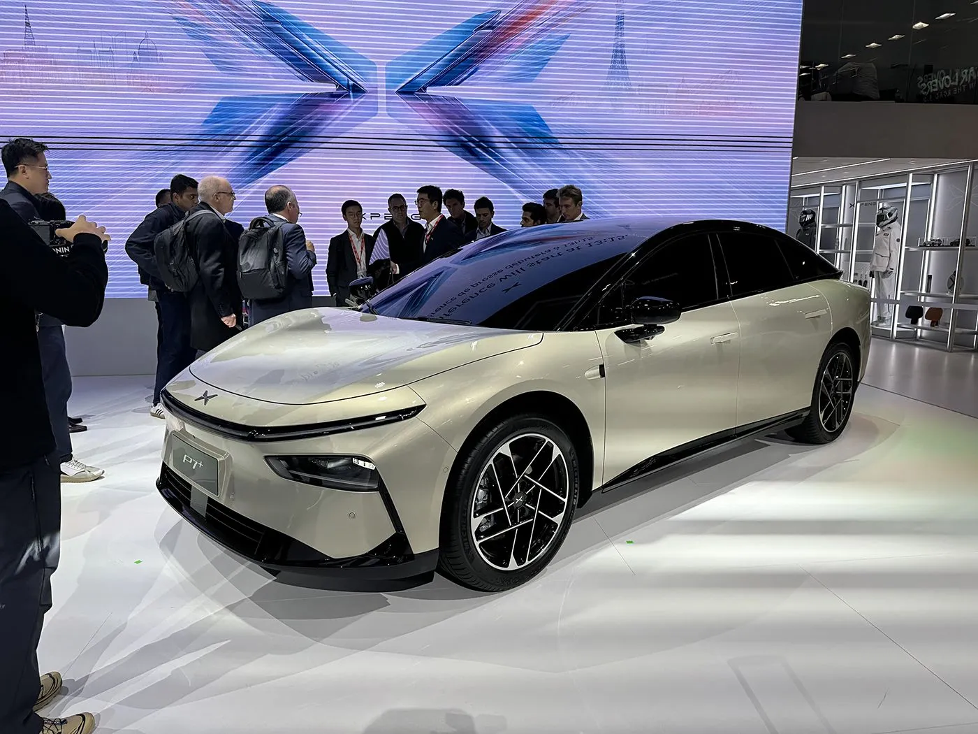 EVItion EV XPENG P7 + 5-Intebe Yera Hatchback Igishushanyo gishya gishushanyije