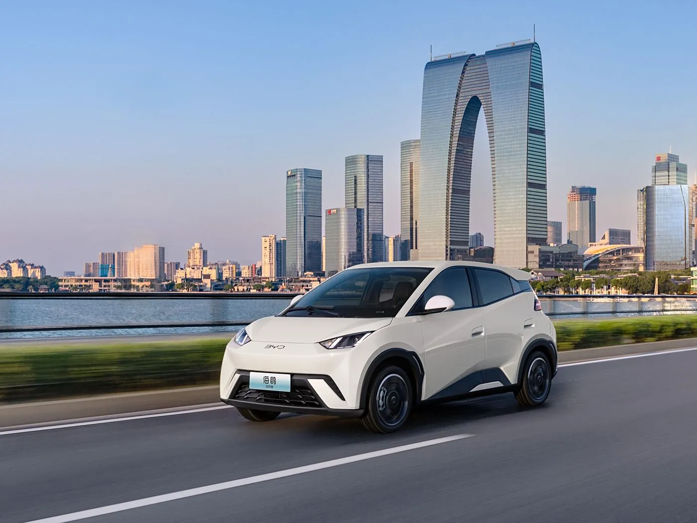 Byd Seagill Ev Hatchback Mini Smart Suv Imbere Yibiziga Imbere hamwe na kamera yinyuma yimodoka ihambiriye ingufu