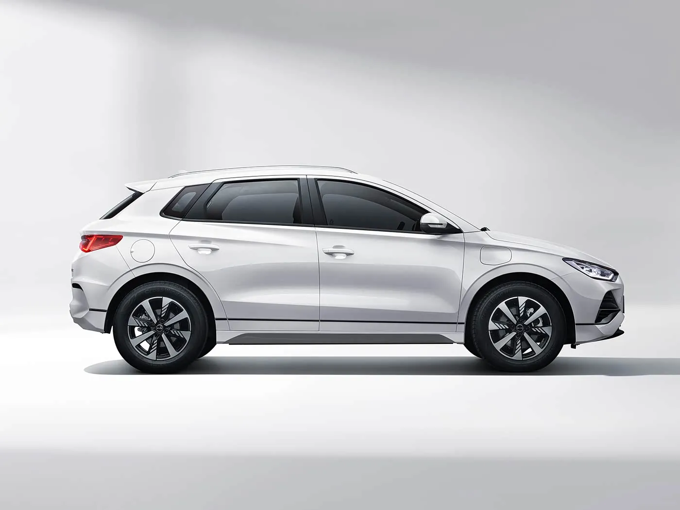 BYD E2 Amashanyarazi meza ya EV Sedan SUV Hatchback Ibumoso Imodoka hamwe na Batiri ya Litiyumu Moteri Yubushinwa bushya