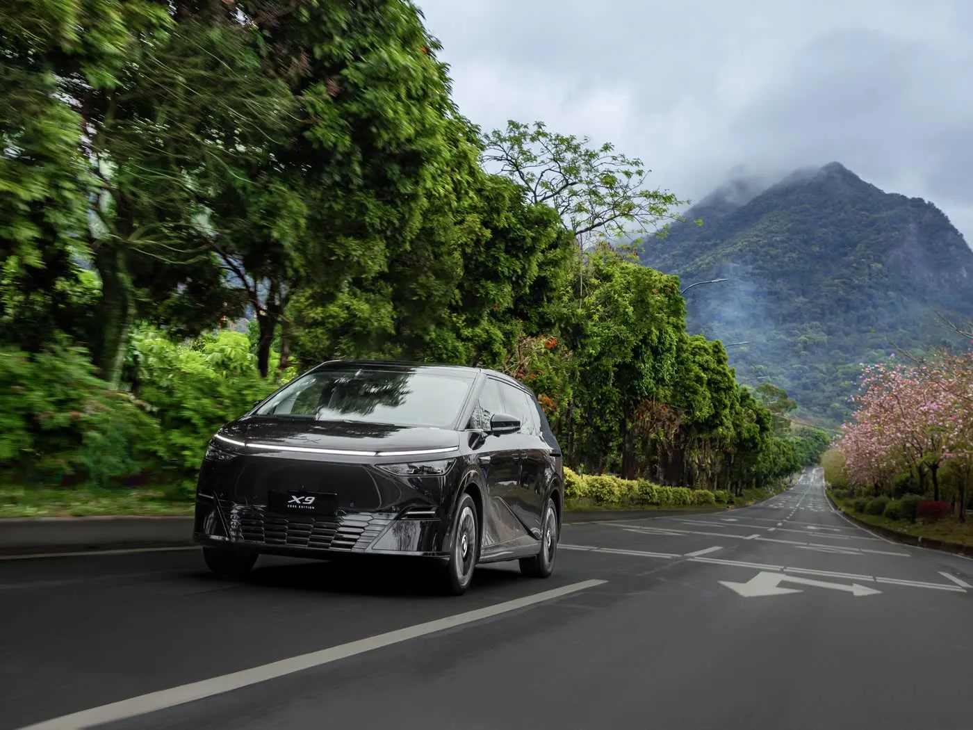 Xpeng X9 Range ndende MPV SUV Yera Amashanyarazi Yakozwe Imodoka Imyitozo ngororamubiri nshya