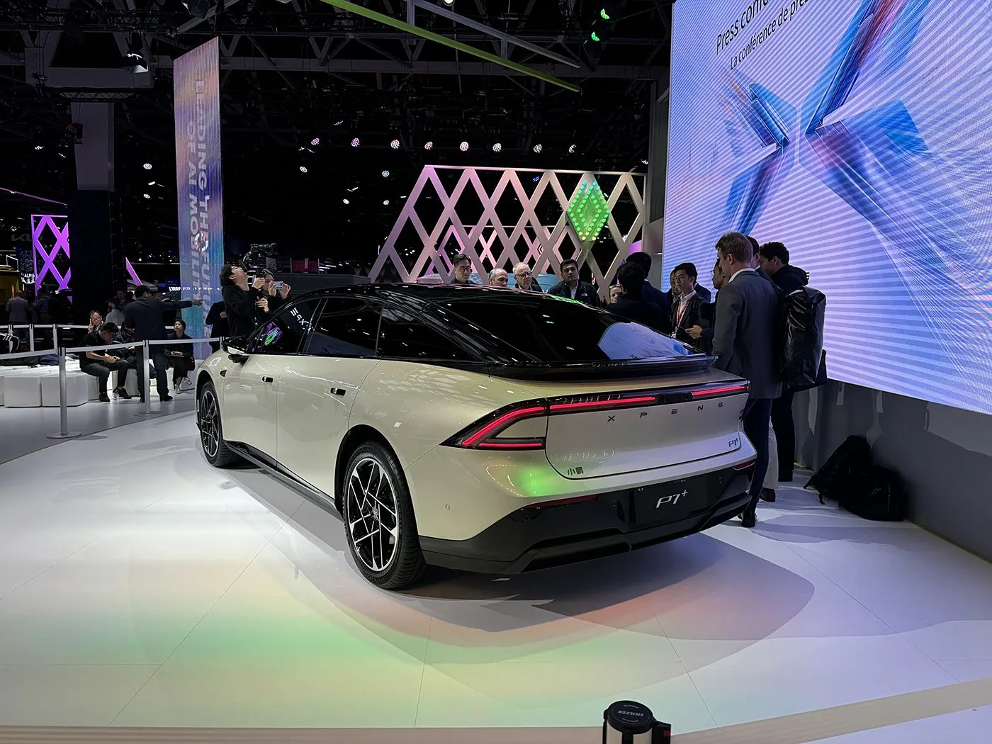 EVItion EV XPENG P7 + 5-Intebe Yera Hatchback Igishushanyo gishya gishushanyije
