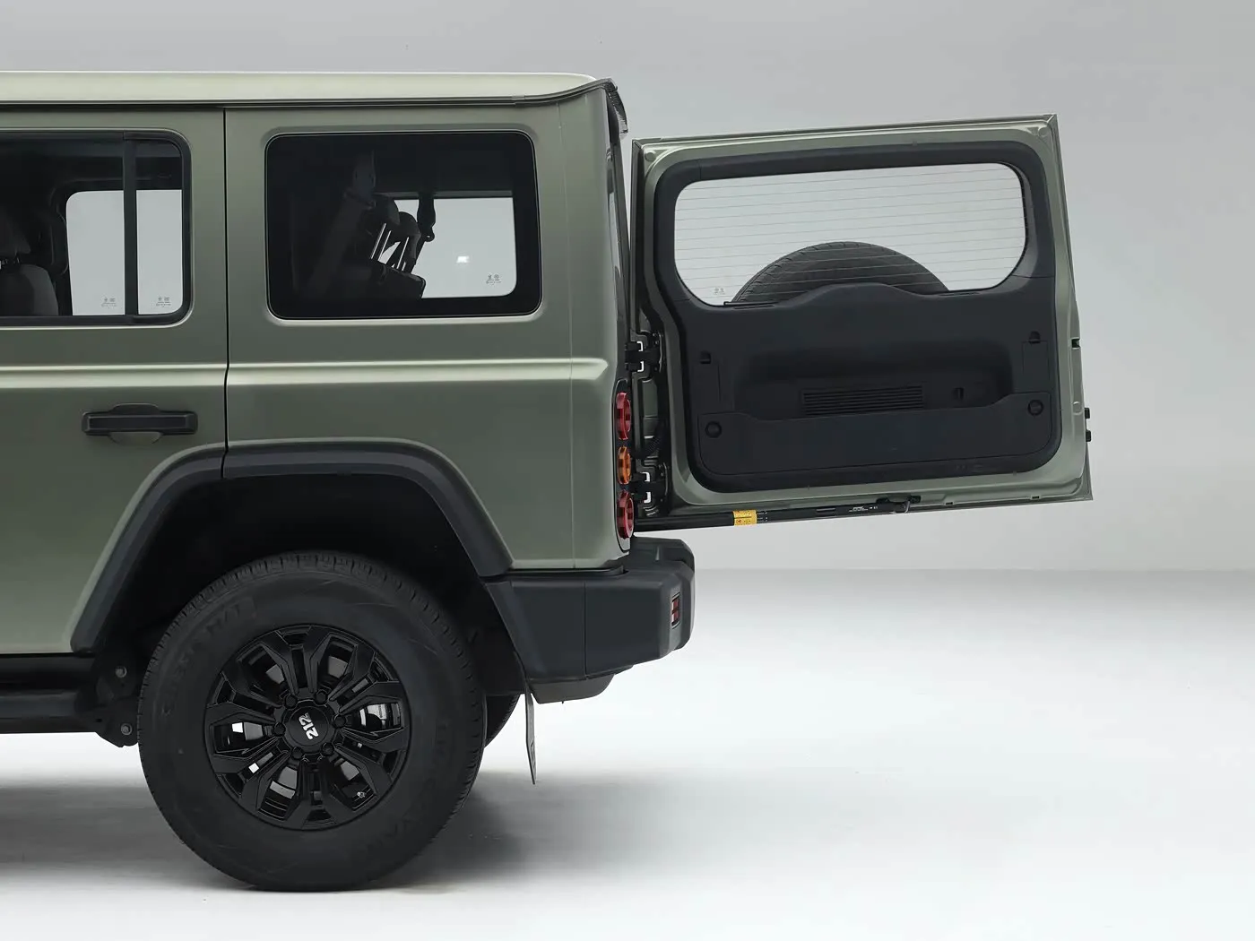 2025 Baic 212 T01 Rugged 4wd Compact Fempact Suw lisansi / Diesel 8AT & Uruhu Imbere Yuruhu Yashushanyije Uruziga rurerure