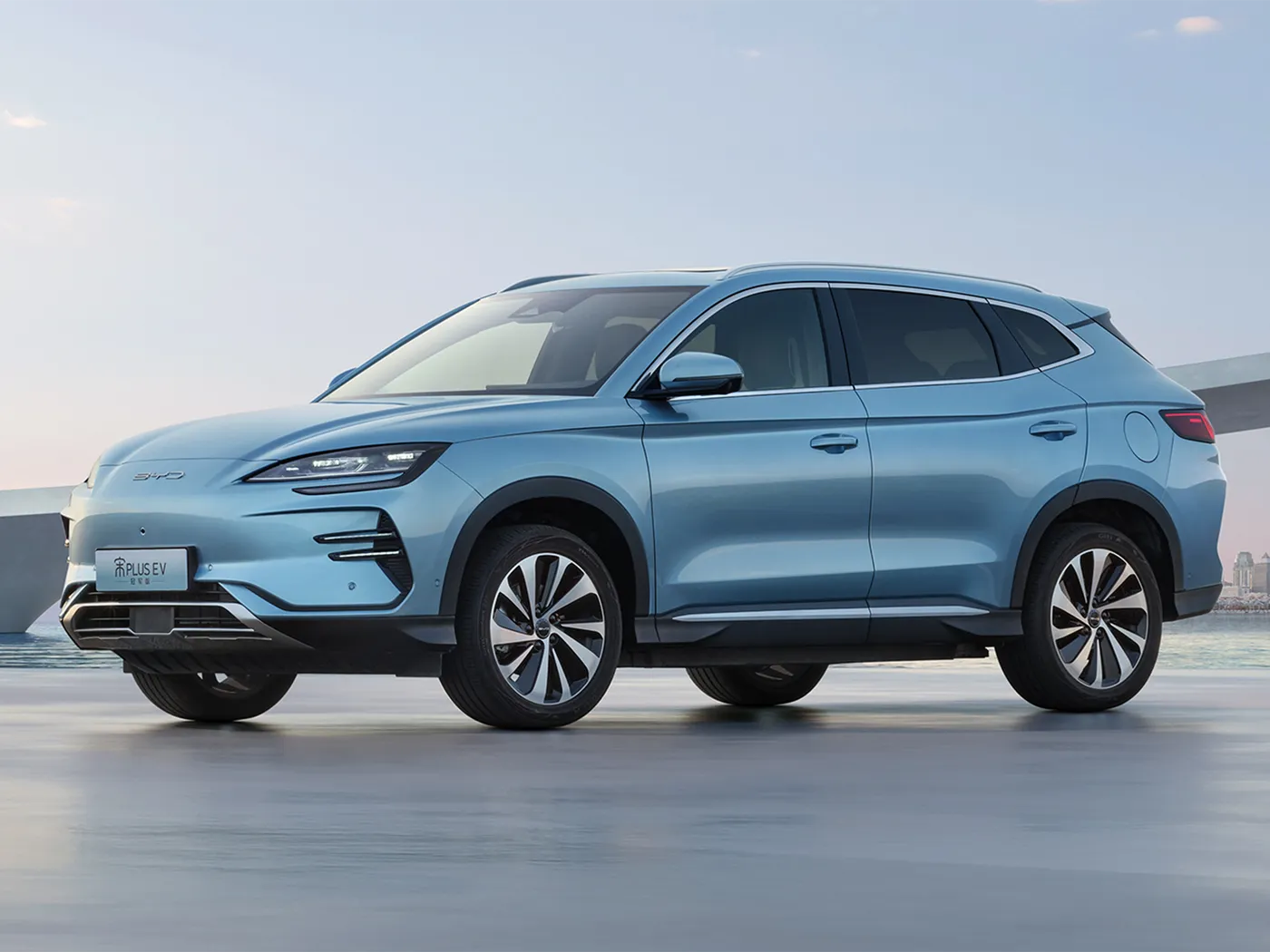 Indirimbo ya Byd Yongeyeho SUV ikora neza hamwe nintebe yinyuma yimpunzi ziva amaraso yivanze