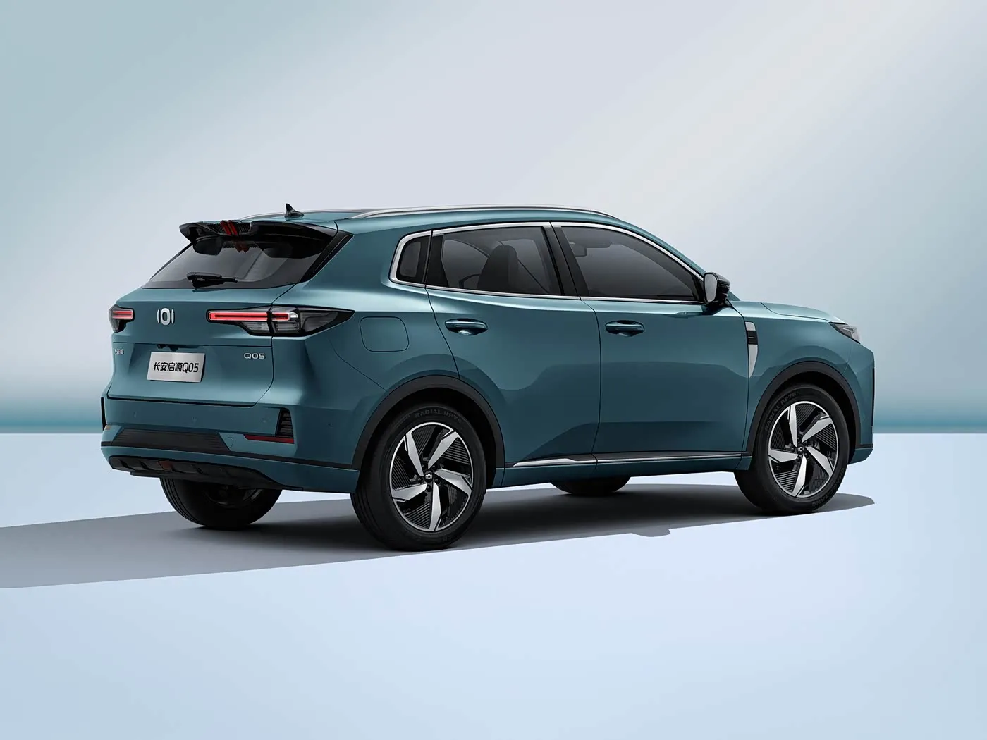 Changan Nevo Q05 Hybrid Amashanyarazi Yama Rame Birebire Yikora Geirbox 5-umuryango 5-Shyira Urugi Uruhu rwimbere