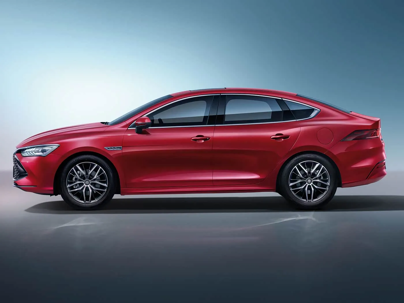 Byd Qing Plus Pros Amashanyarazi S Hybrid Imodoka Imodoka Imodoka Ingufu Zishya Imodoka Yazamutse Ev Motor Ibumoso Sreshani