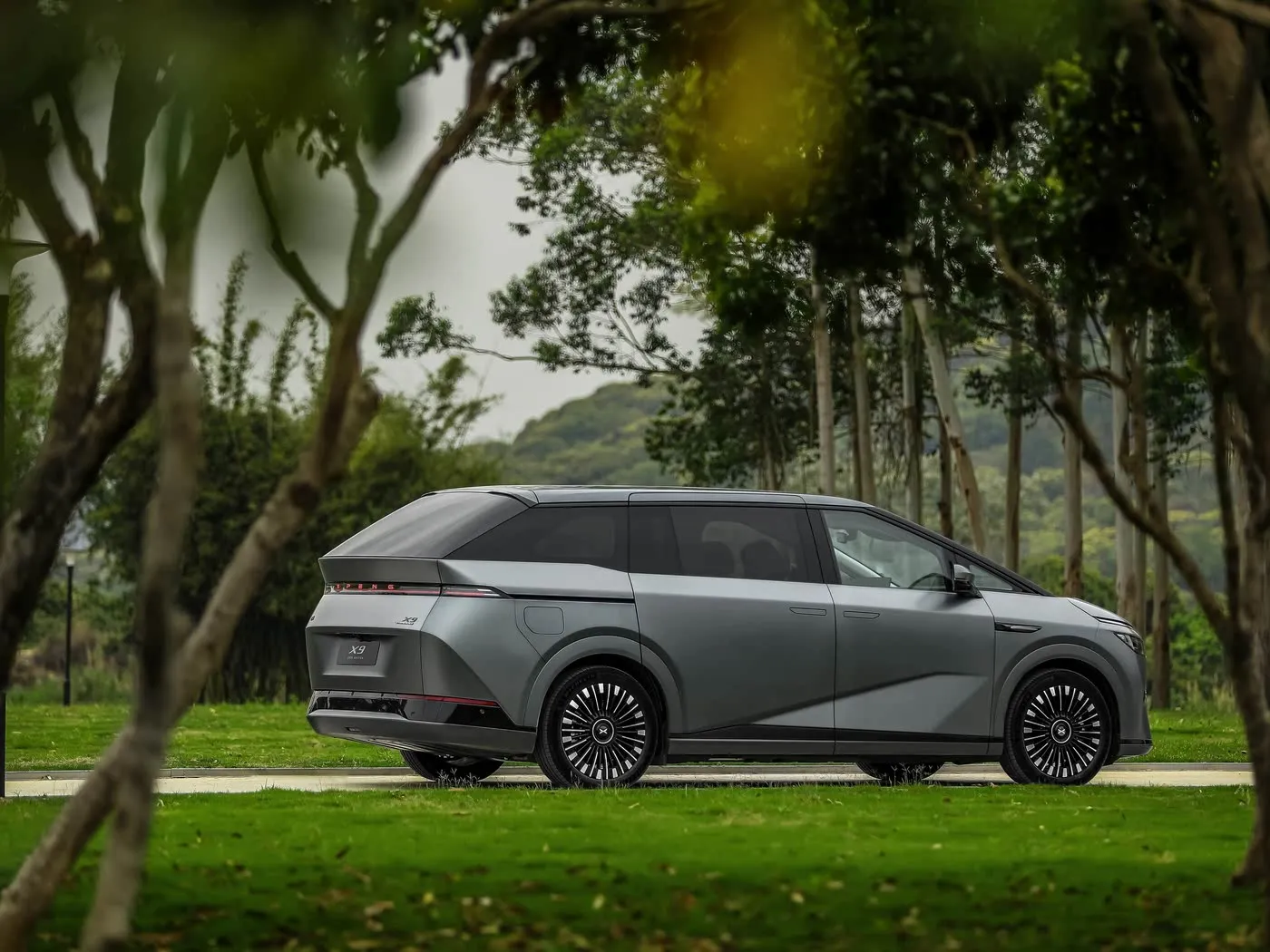 Xpeng X9 Range ndende MPV SUV Yera Amashanyarazi Yakozwe Imodoka Imyitozo ngororamubiri nshya