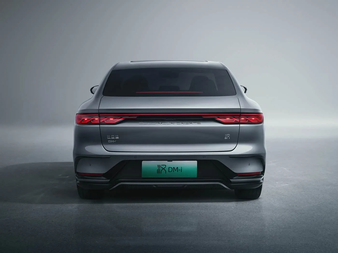 BYD Han EV / DM-i Amashanyarazi meza ya Sedan hamwe na moteri ebyiri-Imbaraga & Gukata-Edge Tech ENERGE NSHYA
