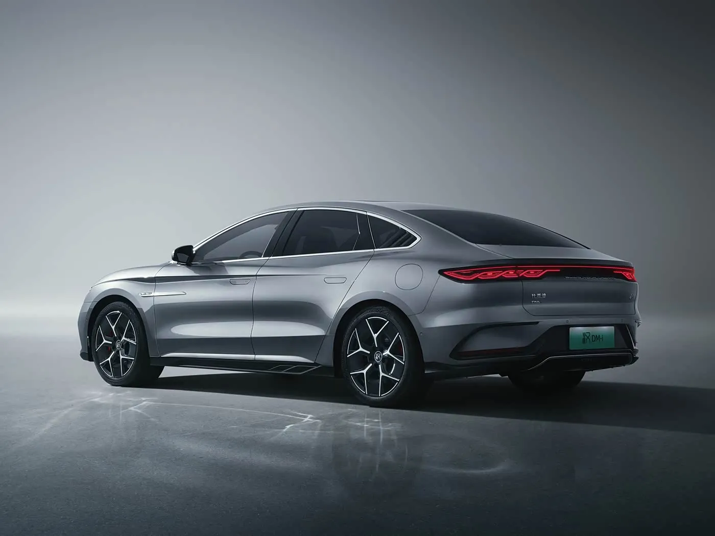 BYD Han EV / DM-i Amashanyarazi meza ya Sedan hamwe na moteri ebyiri-Imbaraga & Gukata-Edge Tech ENERGE NSHYA
